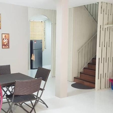 J & I Homestay Sibu Buitenkant foto