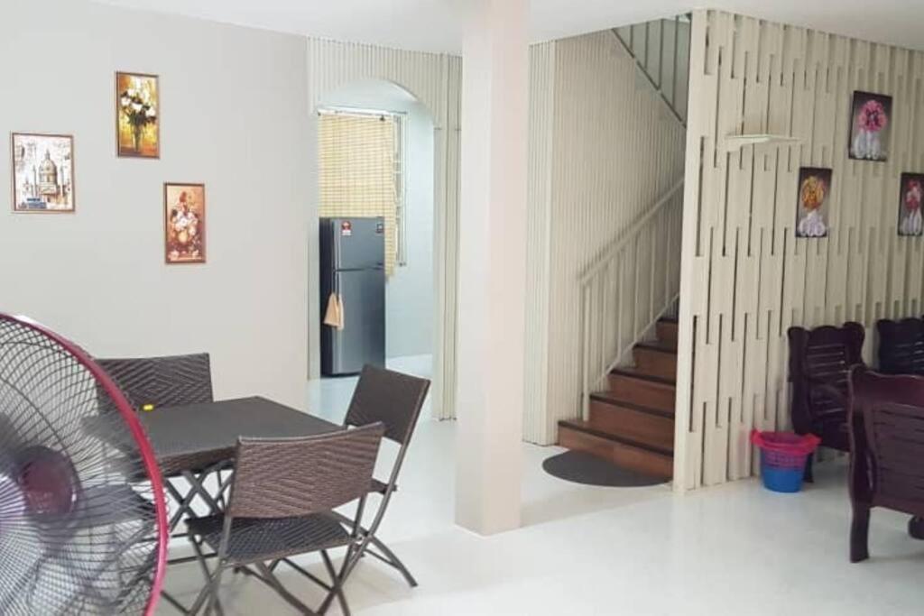 J & I Homestay Sibu Buitenkant foto