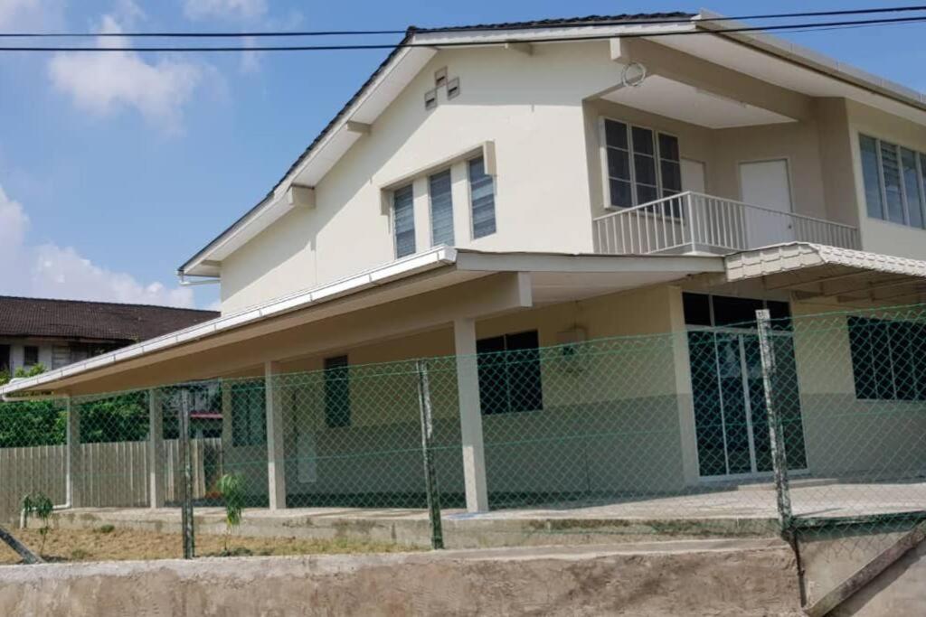 J & I Homestay Sibu Buitenkant foto