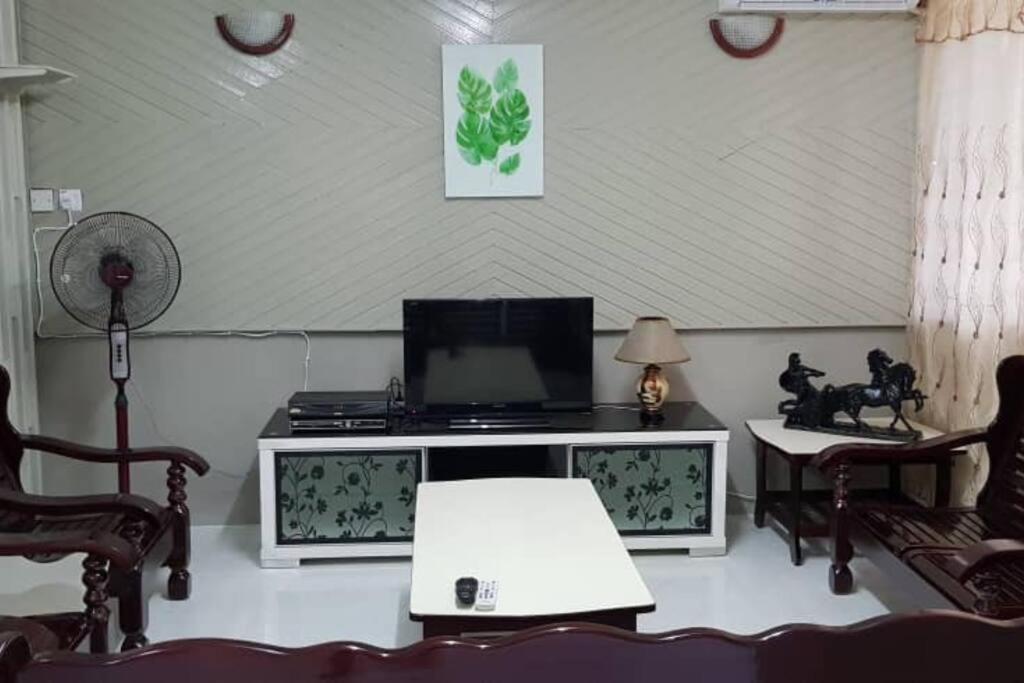 J & I Homestay Sibu Buitenkant foto