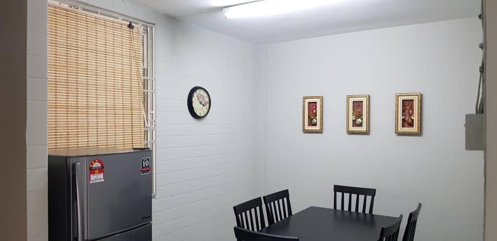 J & I Homestay Sibu Buitenkant foto